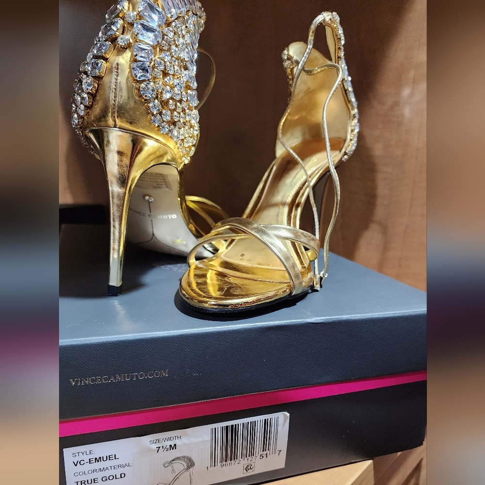 Vince Camuto // Gold Sandal // Size 7.5